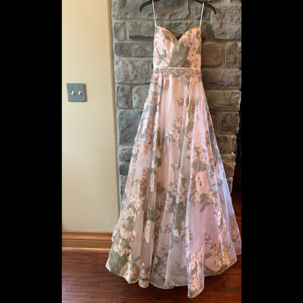 A brand new guipure dresss